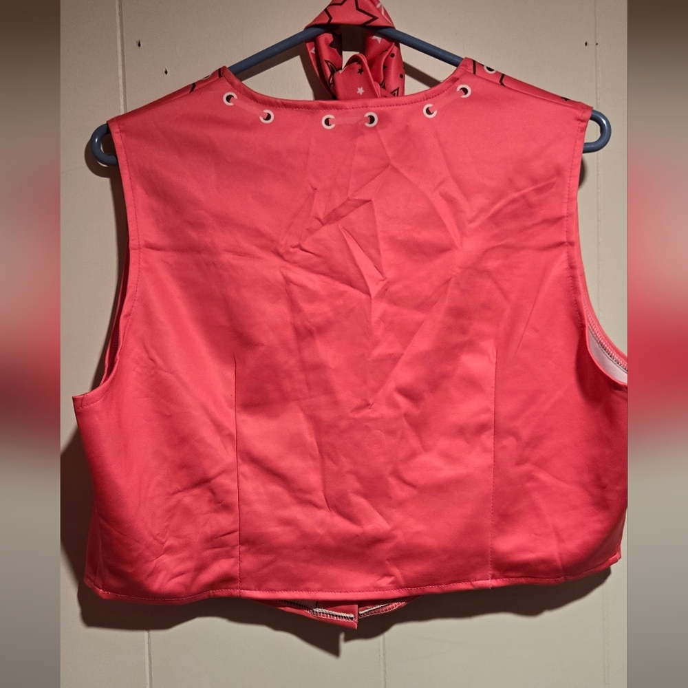 Red Star Patterned Vest - Picture 5 of 5